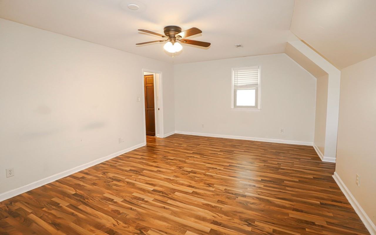 809 Houndslake Dr - Photo 5 of 50