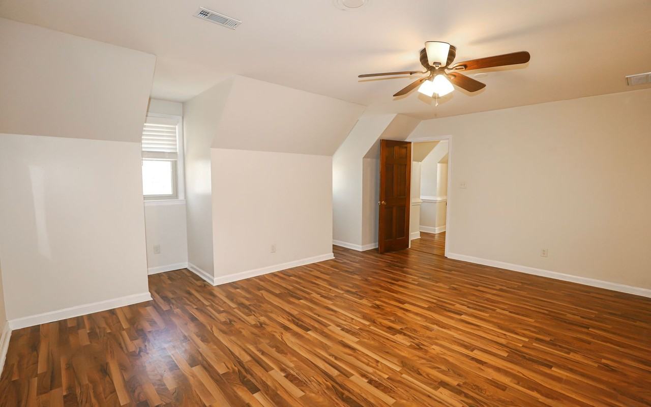809 Houndslake Dr - Photo 6 of 50
