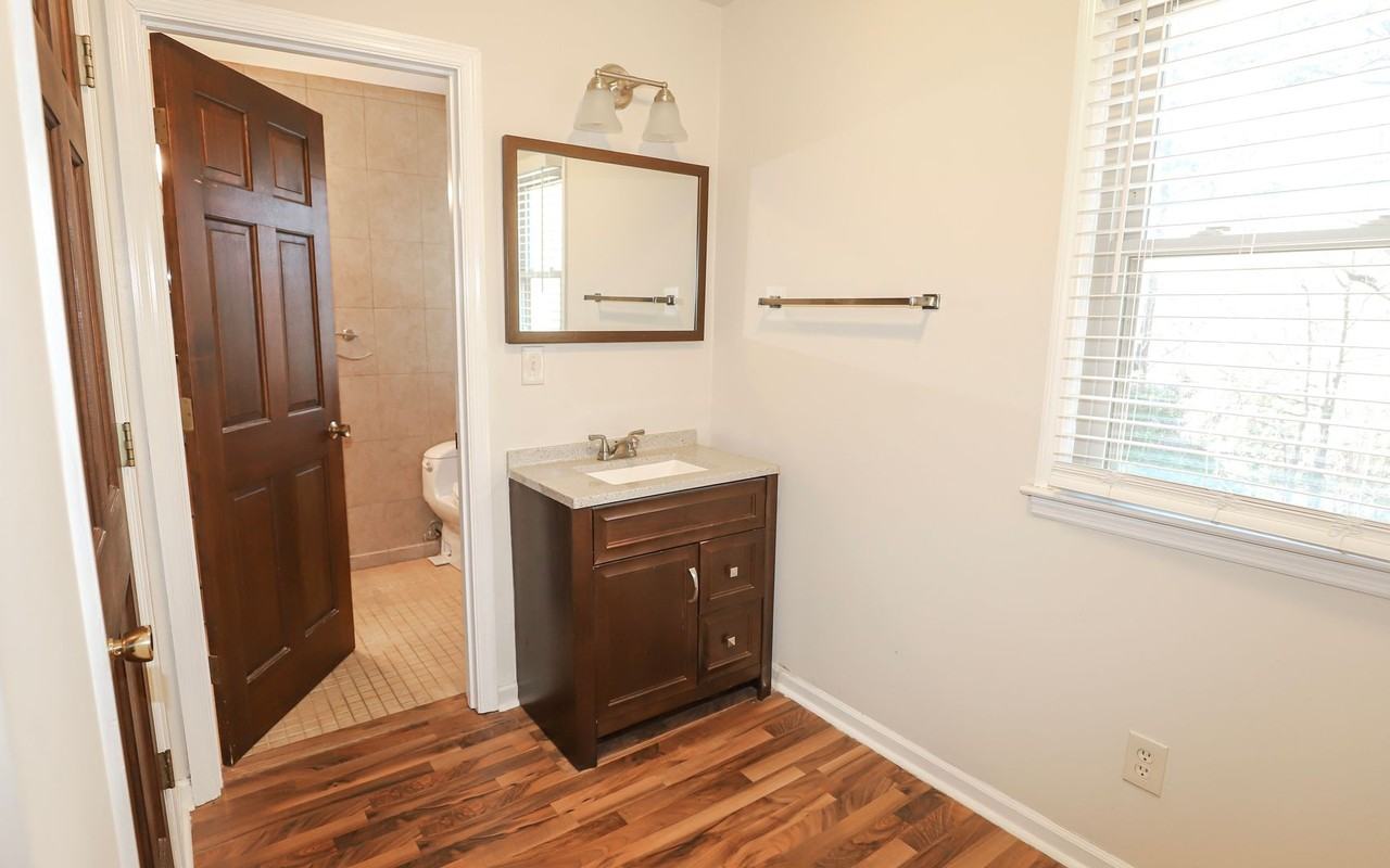 809 Houndslake Dr - Photo 7 of 50
