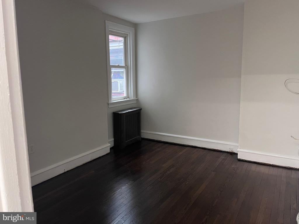 718B Maple Ave - Photo 2 of 9