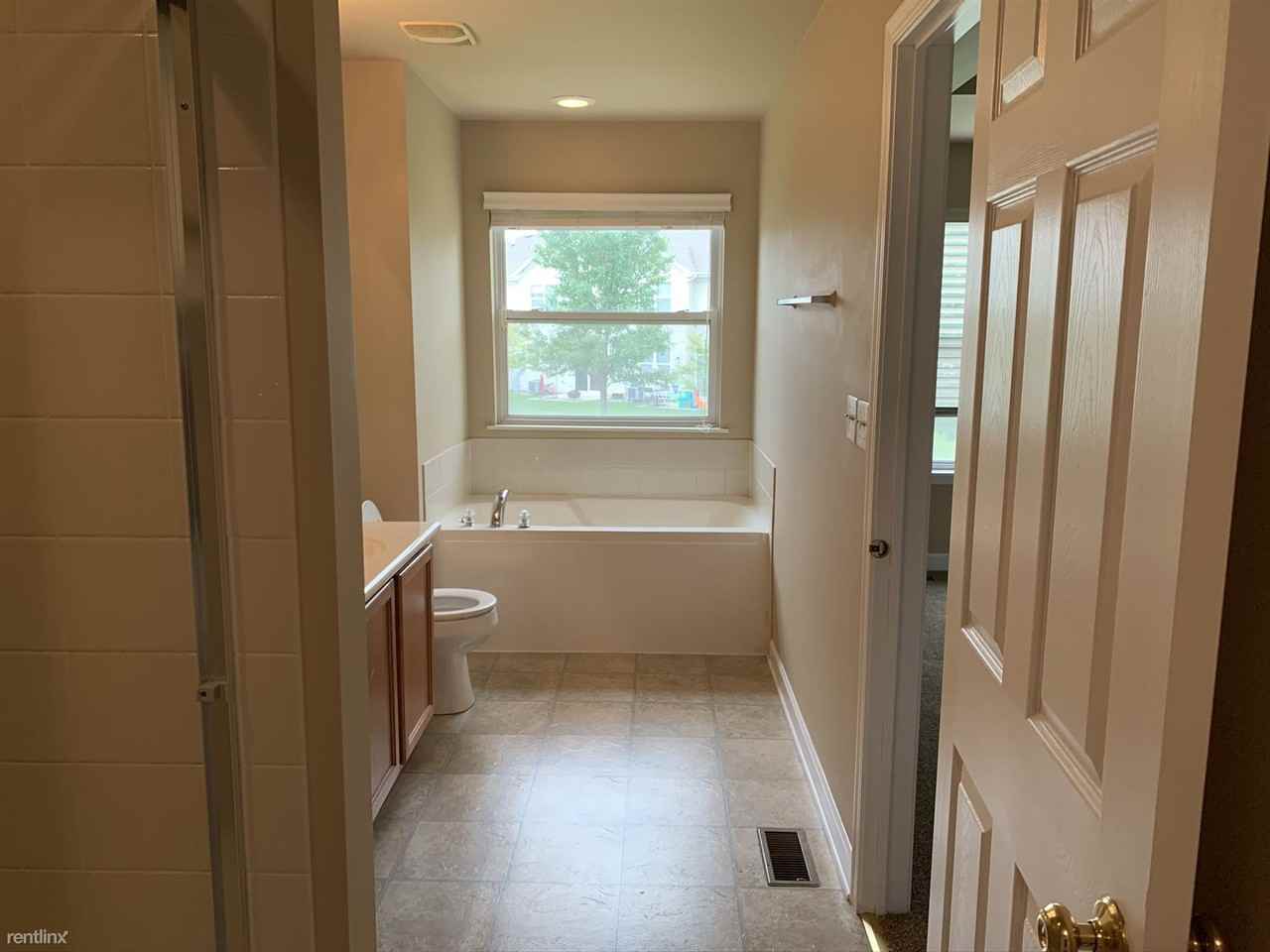 1420 Prescott Dr - Photo 3 of 42