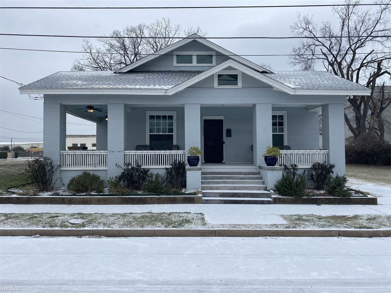 1721 S Akard St - Photo 2 of 21