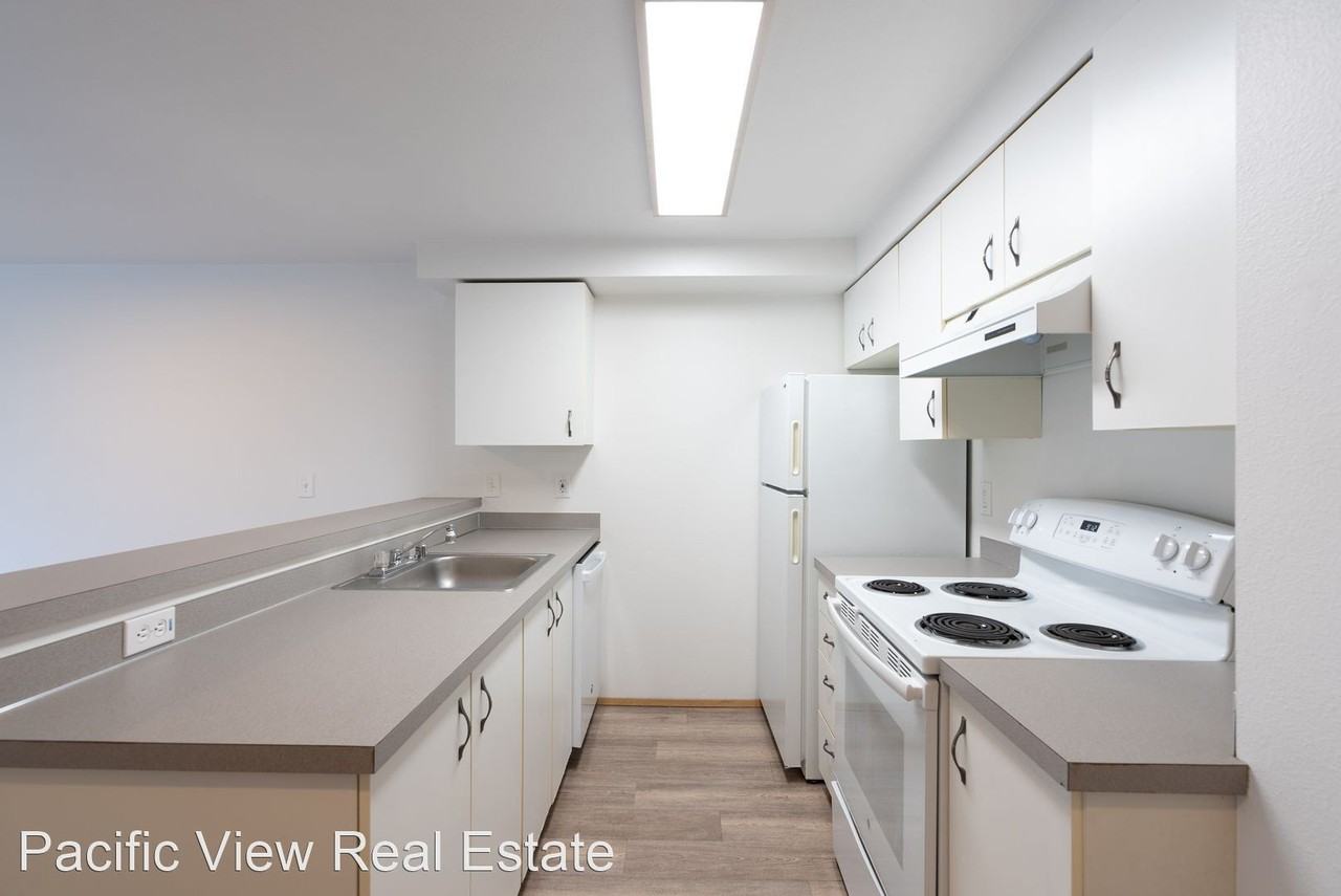 4464 Fremont Ave N - Photo 3 of 16