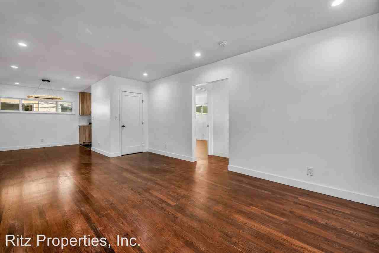 1226 N. Laurel Avenue - Photo 3 of 10