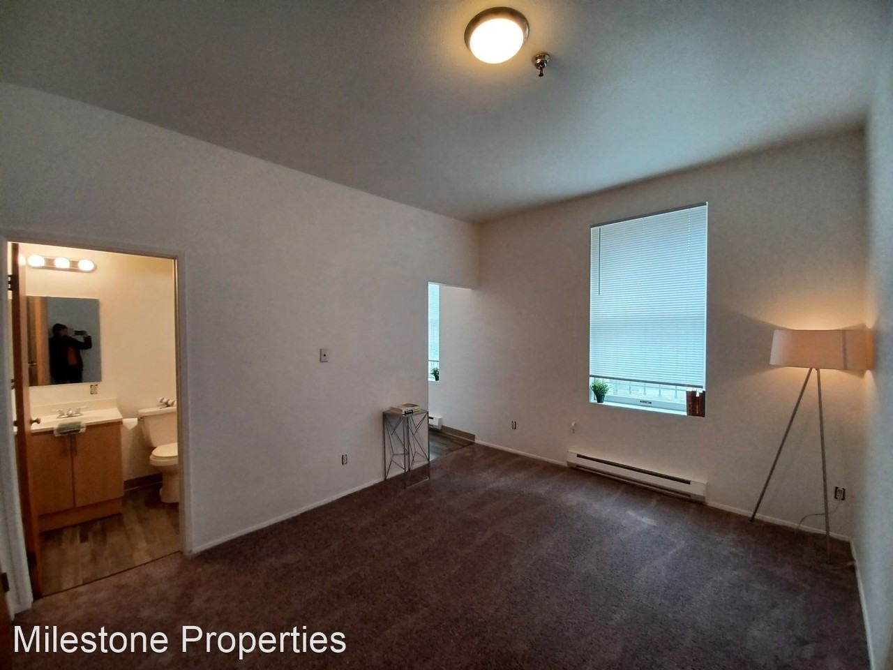 Large Studio - Photo 2 of 14