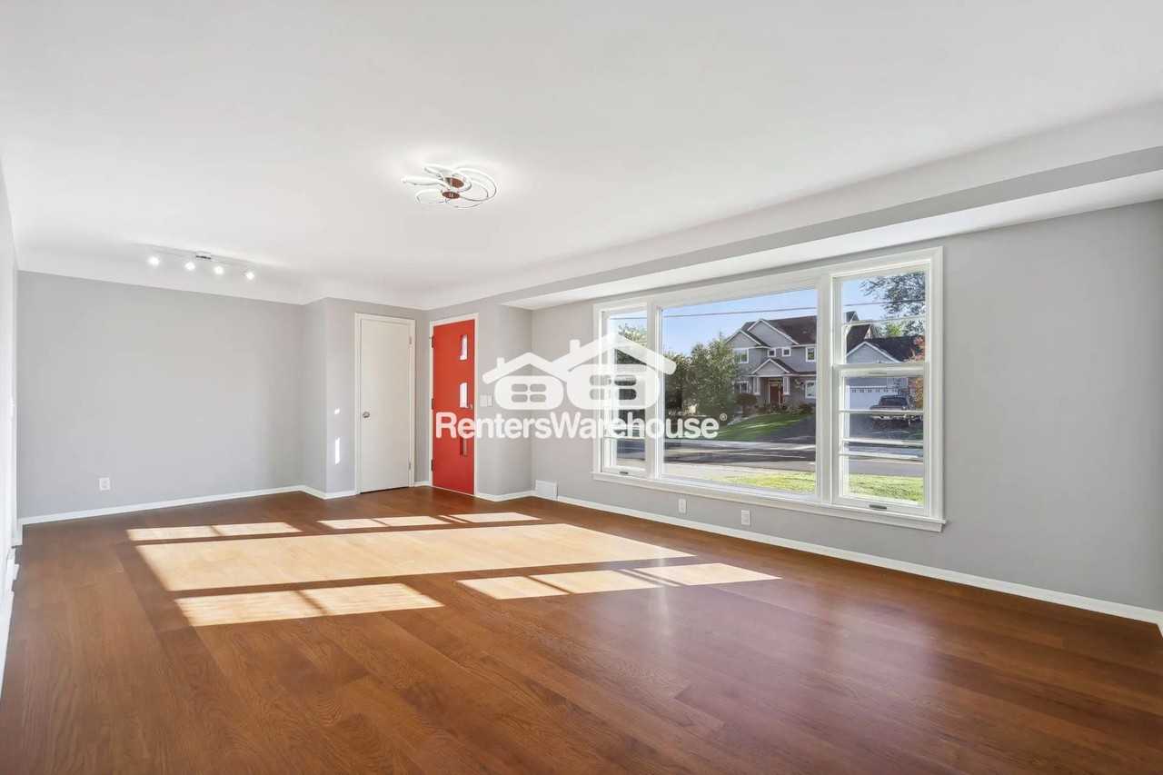 800 Winnetka Ave S - Photo 2 of 12