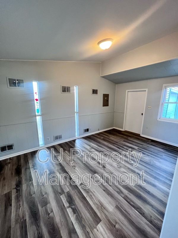 1636 Short St - Photo 3 of 20
