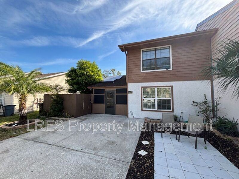 517 Carambola Ave - Photo 2 of 24