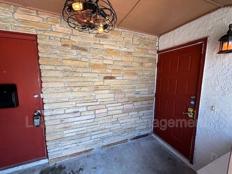 517 Carambola Ave - Photo 3 of 24