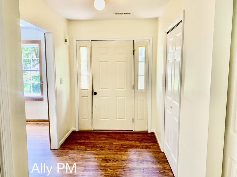 1180 Fox Ridge Dr - Photo 3 of 16