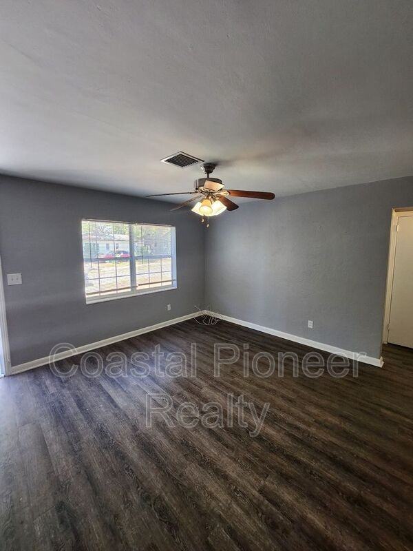 2524 19th St S - Photo 2 of 21