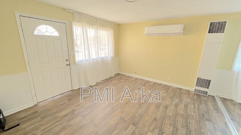 317 Pelly Ave N - Photo 2 of 14