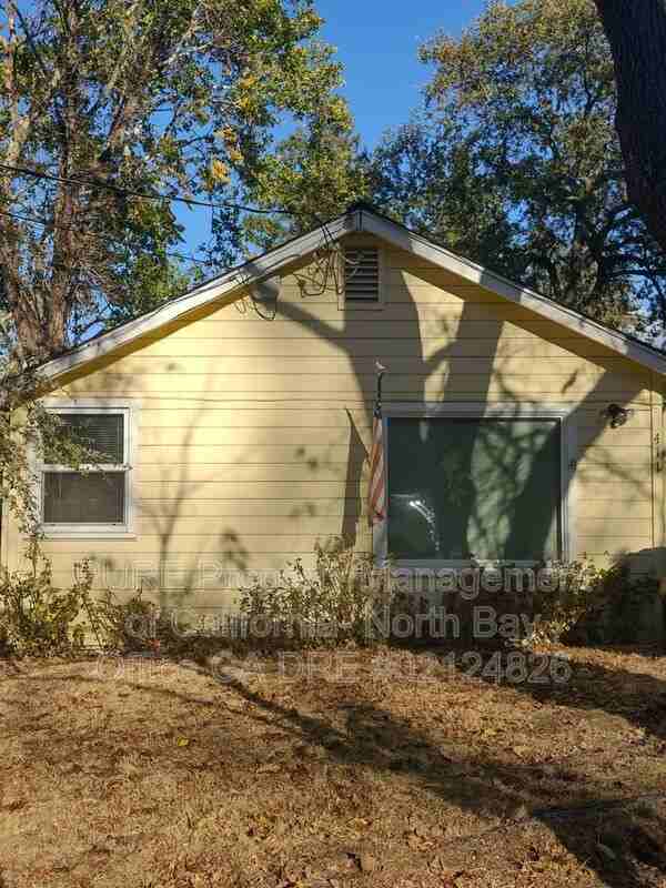 411 N Pine St #A - Photo 3 of 11