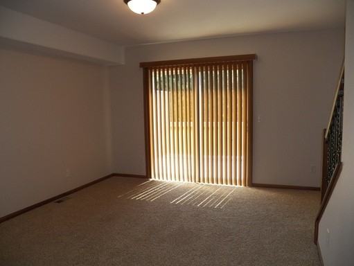 1863 Wrigley St - Photo 3 of 5