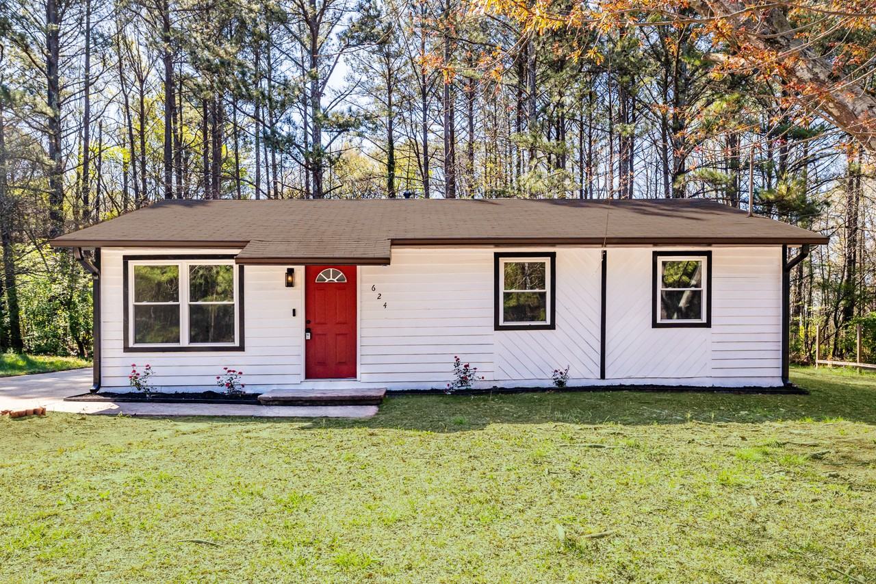 624 Thomasville Blvd Se - Photo 2 of 8