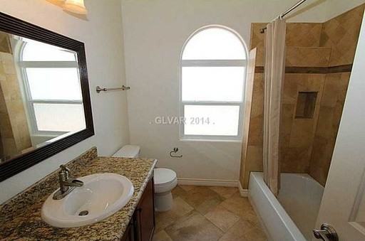 14735 Jennifer Ct - Photo 3 of 7