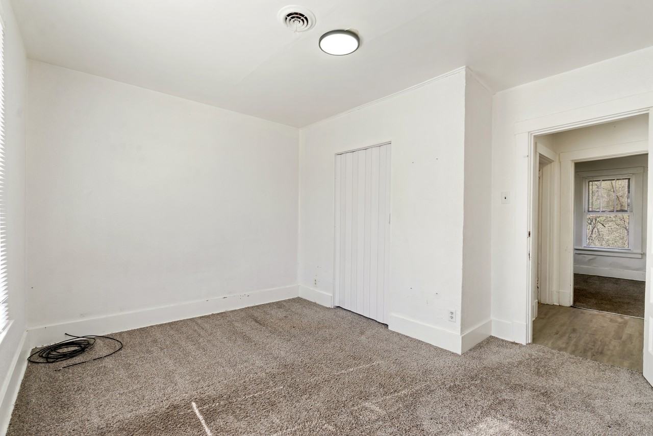 1506 Broadway Ave - Photo 2 of 17