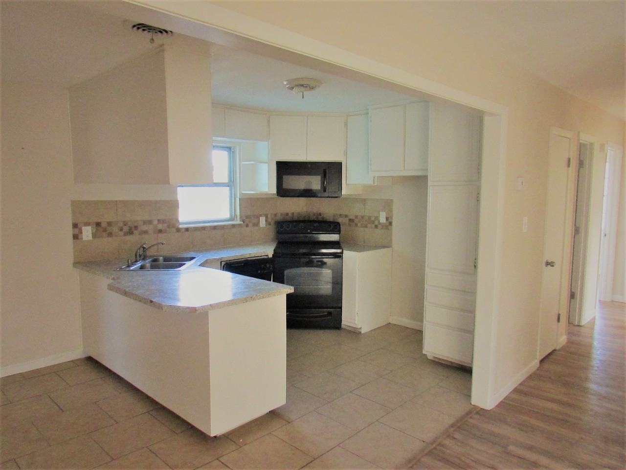 2117 Circle Dr - Photo 2 of 11
