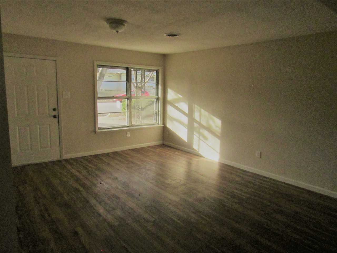 2117 Circle Dr - Photo 3 of 11
