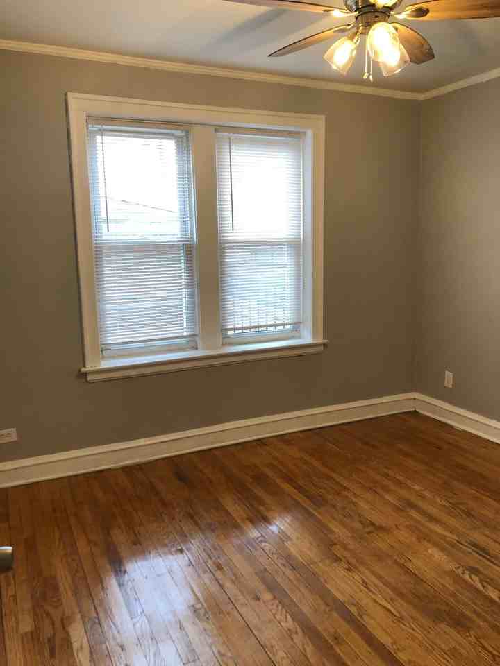 5600 S Francisco Ave - Photo 3 of 7