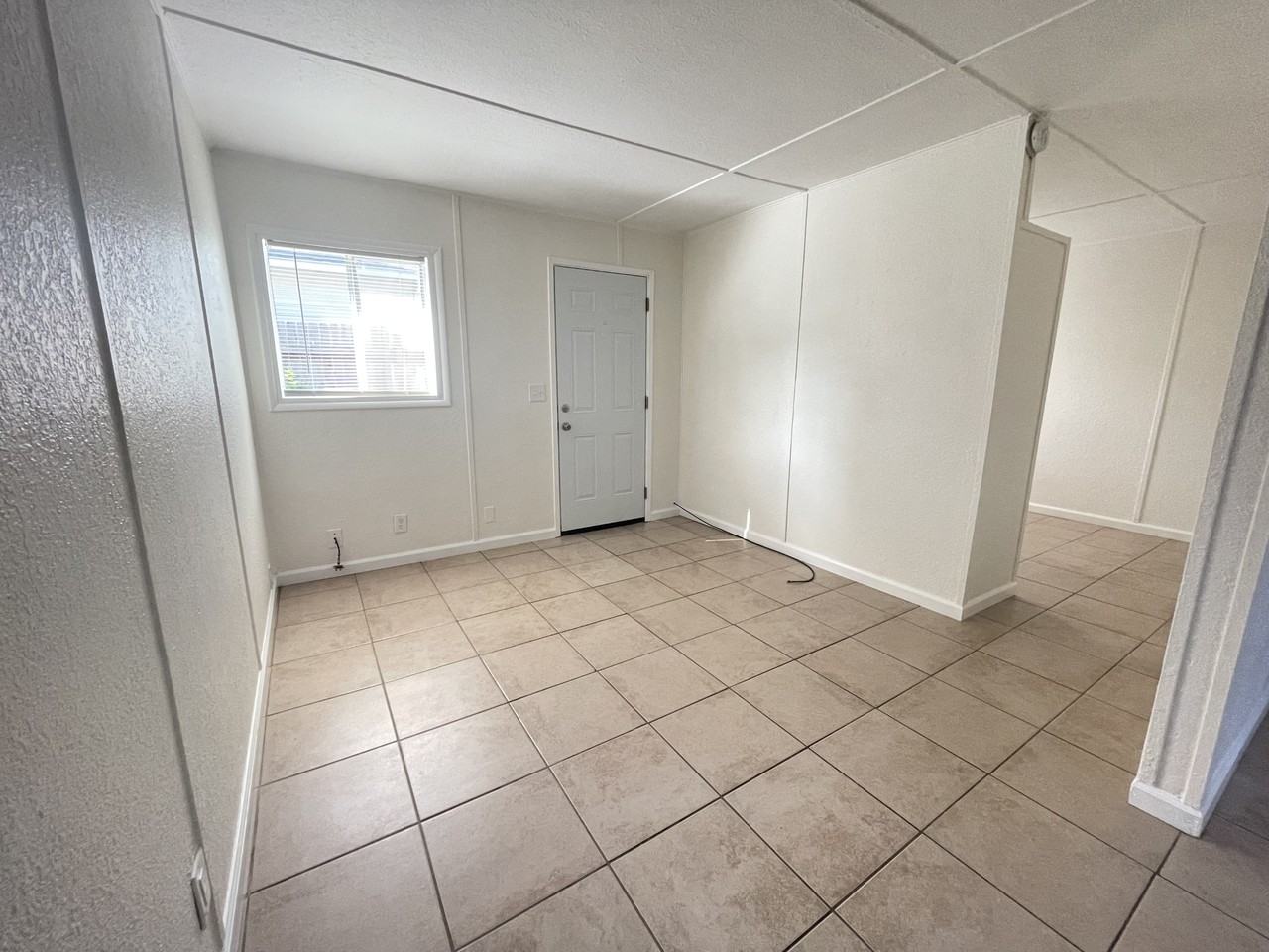 208 S I St - Photo 3 of 4