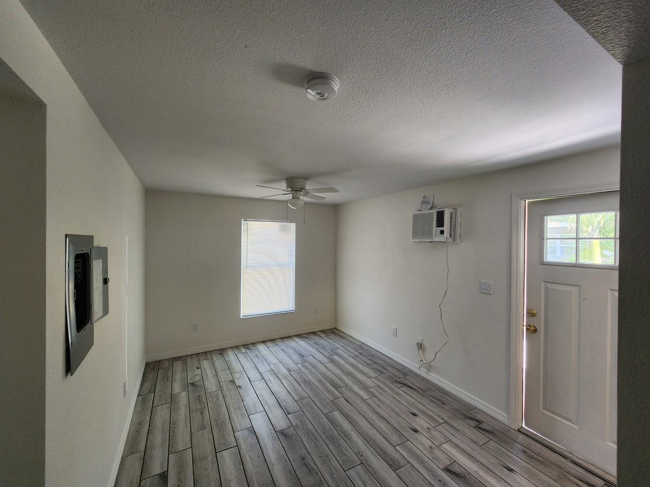 5824 S 5th St #6 - Photo 2 of 6