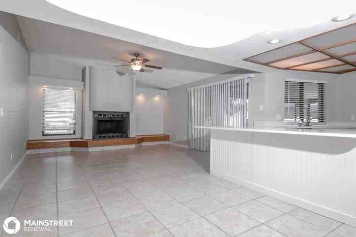 2606 Sablewood Dr - Photo 2 of 16