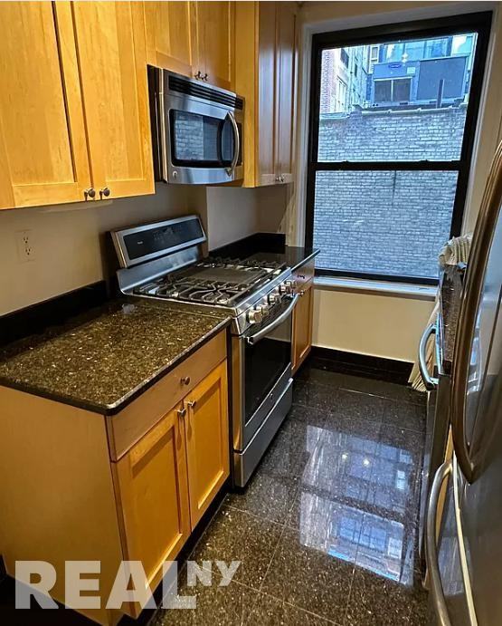 E 80th St #6D - Photo 3 of 8