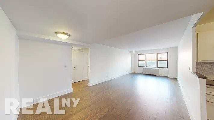 E 63rd St #3D - Photo 2 of 4