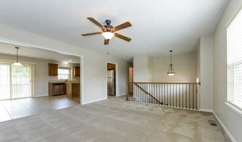 409 Golfview Drive - Photo 3 of 9