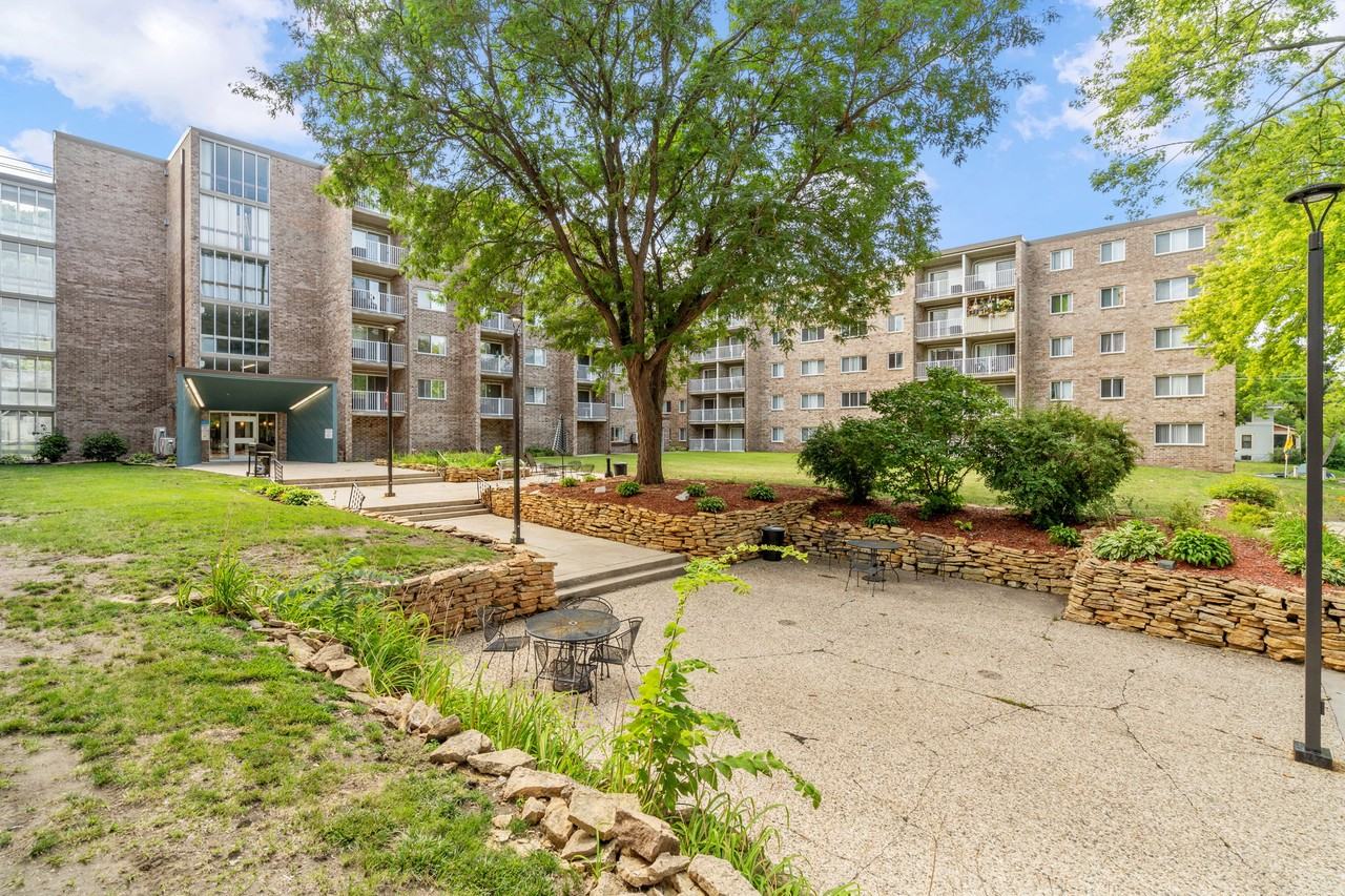 River Bluff Apartments - Photo 3 of 11