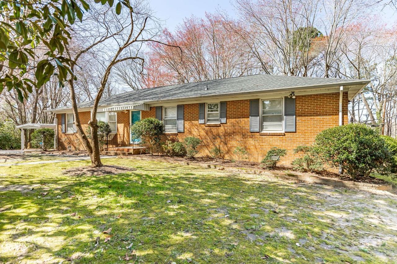 2113 Nicolet Cir - Photo 2 of 24