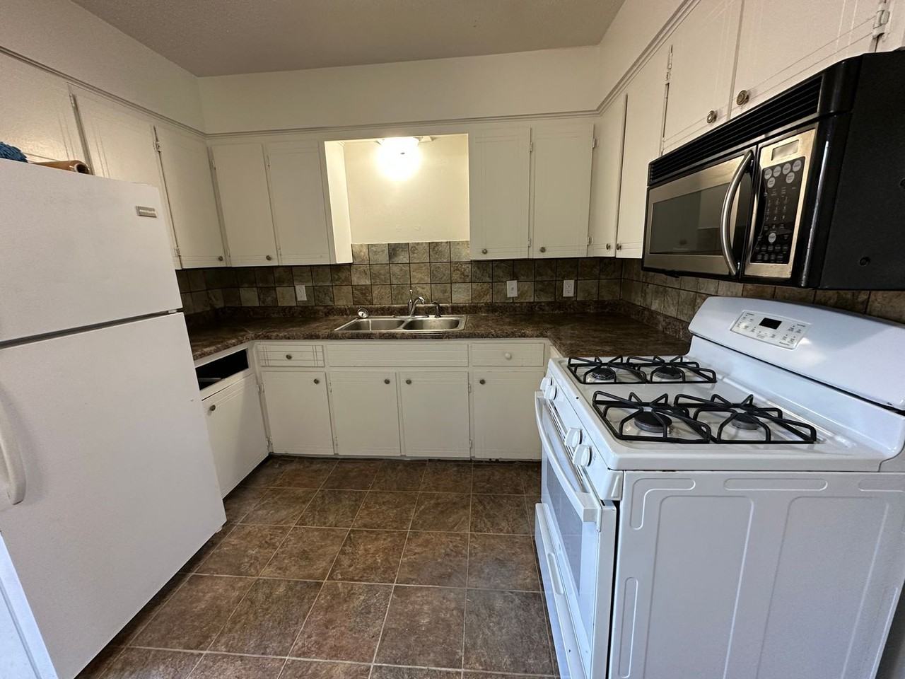 1373-1375 Kendall SE - Photo 3 of 9
