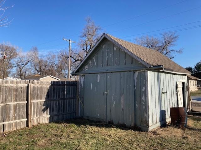 207 N 3rd St - Photo 3 of 16