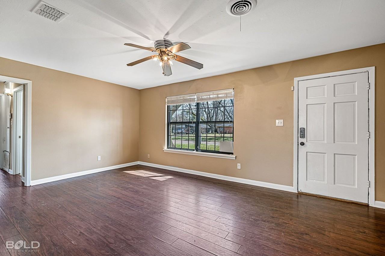 1213 Jane Ln - Photo 3 of 15