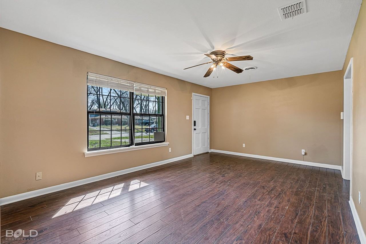 1213 Jane Ln - Photo 4 of 15