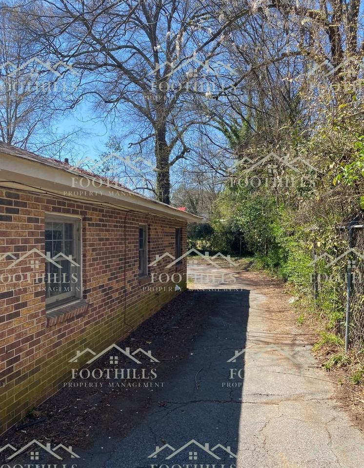 1012 Kennedy St - Photo 2 of 11