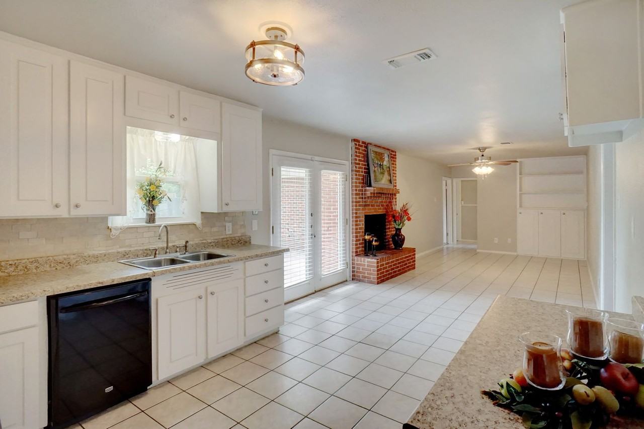 4612 Redondo St - Photo 6 of 18