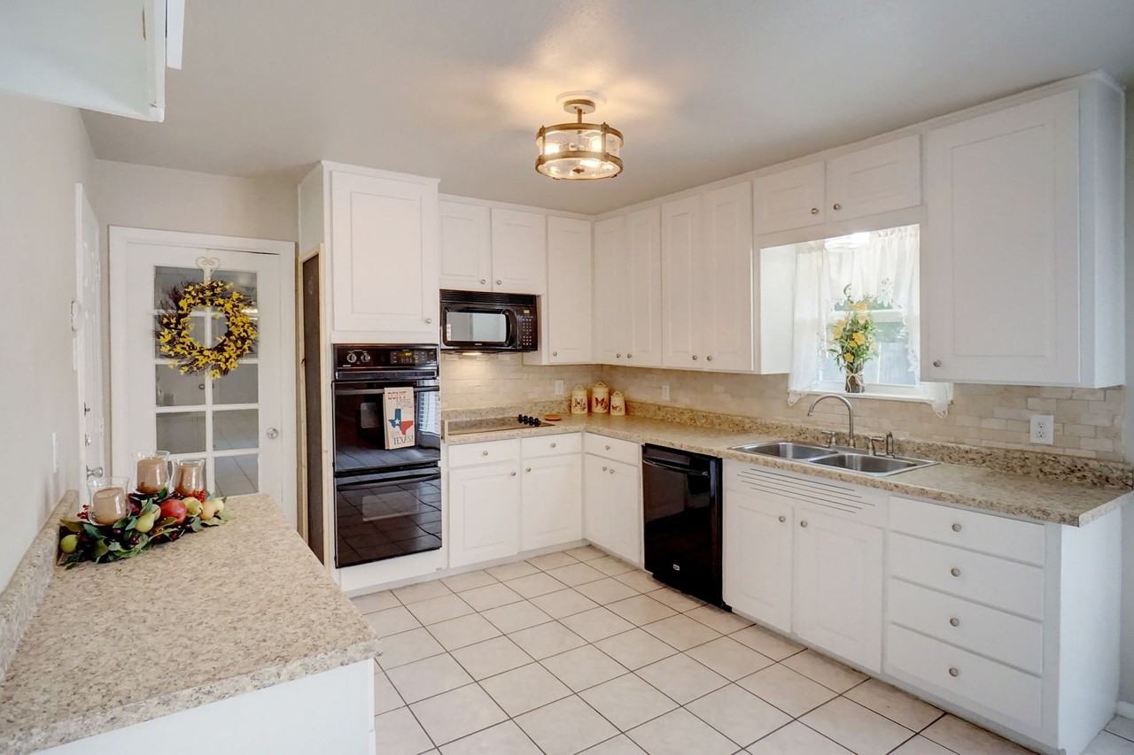 4612 Redondo St - Photo 7 of 18