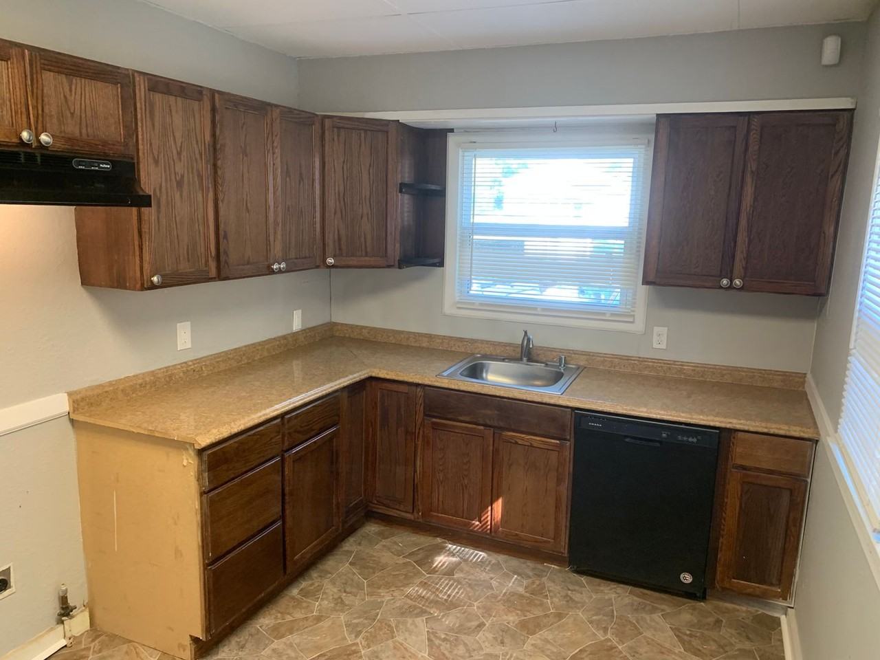 214 W 8th St - Photo 2 of 16