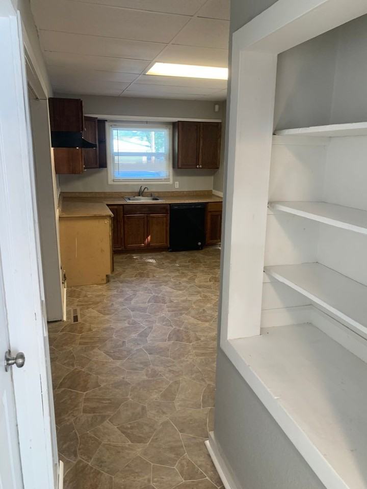 214 W 8th St - Photo 3 of 16