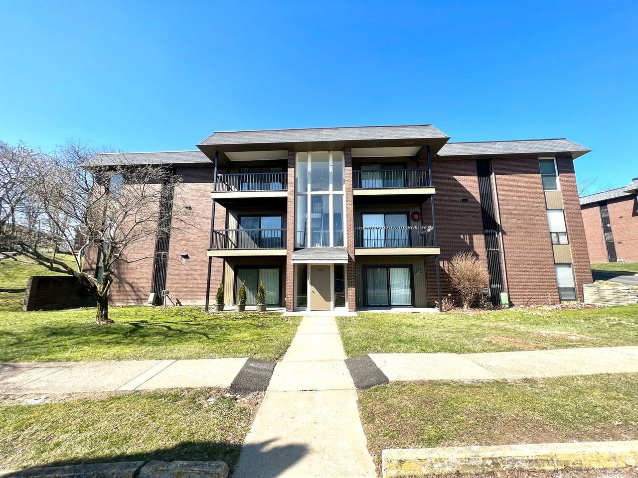 800 College Park Dr - Photo 2 of 23