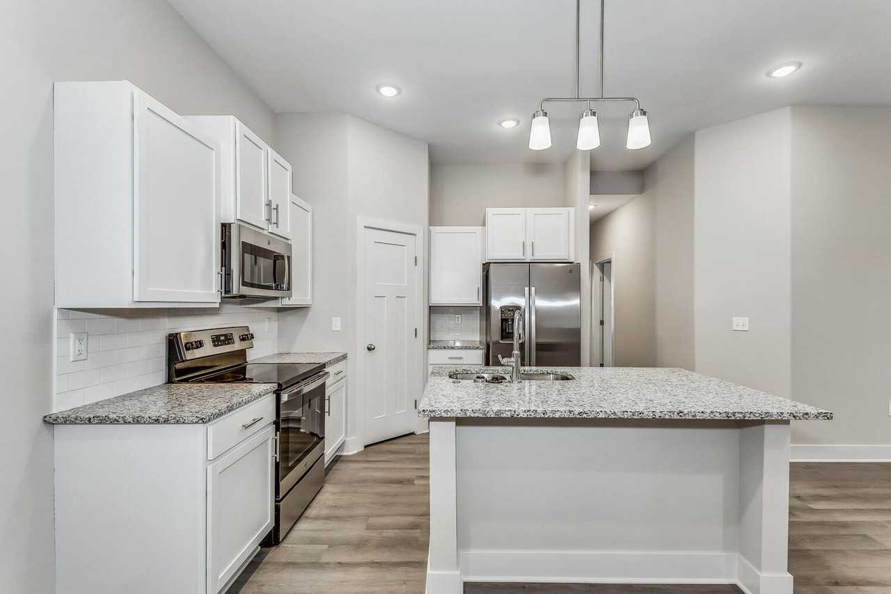 3413 W 45th St S - Photo 2 of 22