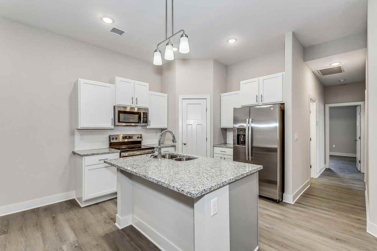 3413 W 45th St S - Photo 3 of 22