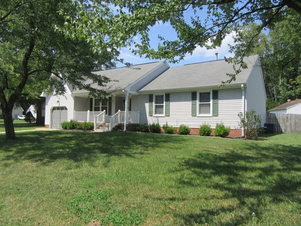 2400 Broadnax Cir - Photo 3 of 25