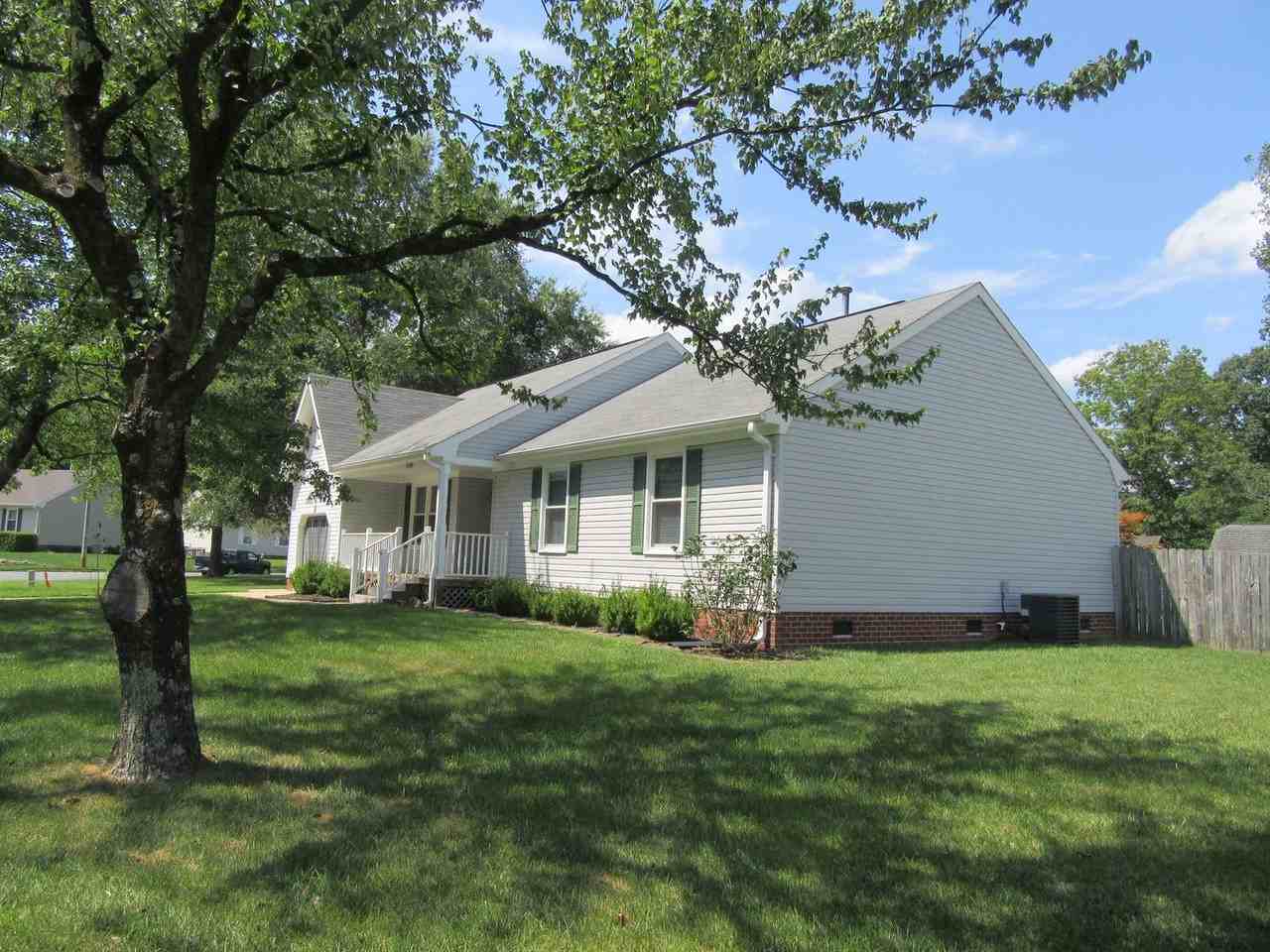 2400 Broadnax Cir - Photo 4 of 25