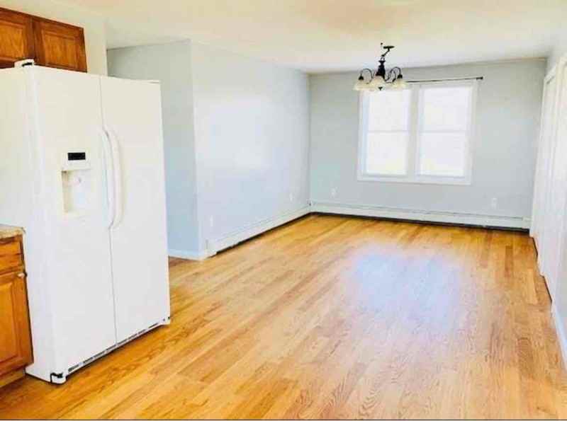 313 State St #2 - Photo 3 of 9