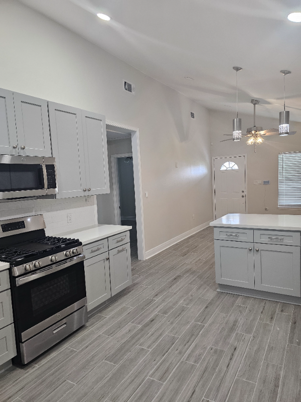 1417 Benton St - Photo 2 of 12