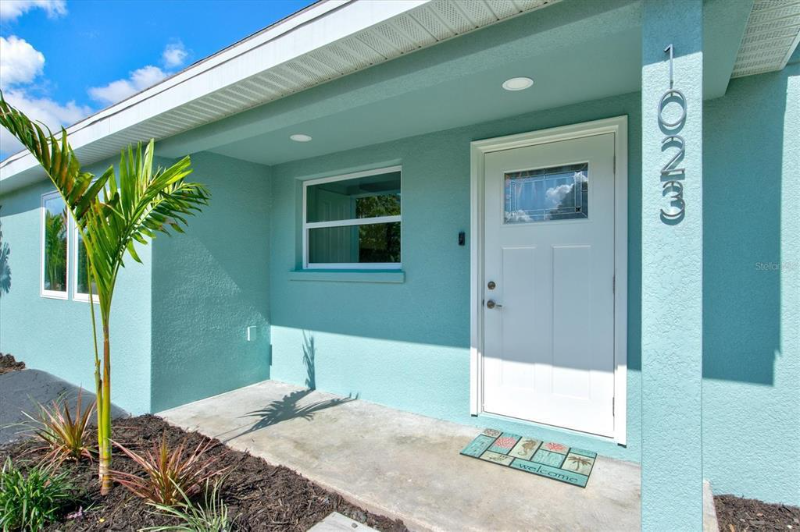 1023 Roberta St - Photo 2 of 20