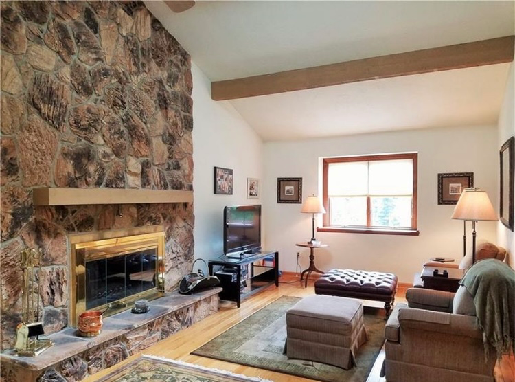 650 Ray Dr - Photo 3 of 10